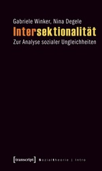 Der Hintergrund des Buchcovers ist schwarz, in orangener Schrift sind die Buchstaben I N T E R zu sehen, danach folgen in gelber Schrift die Buchstaben S E K T I O N A L I T Ä T.